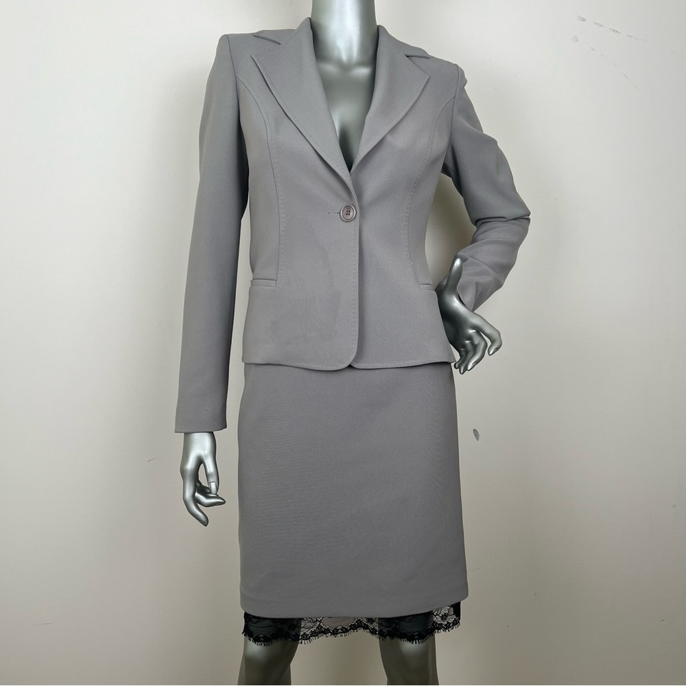 Italian 3 piece Women’s Lightweight Beige Tan Suit Tailored Very Nice. Sz 4